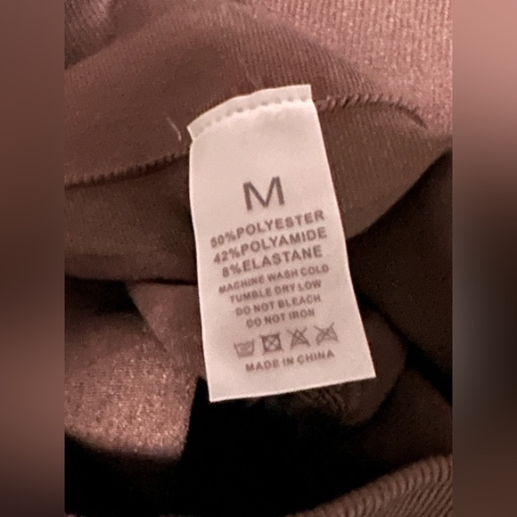 🌟NWOT🌟 Women's Shorts- Size Medium - Picture 3 of 3